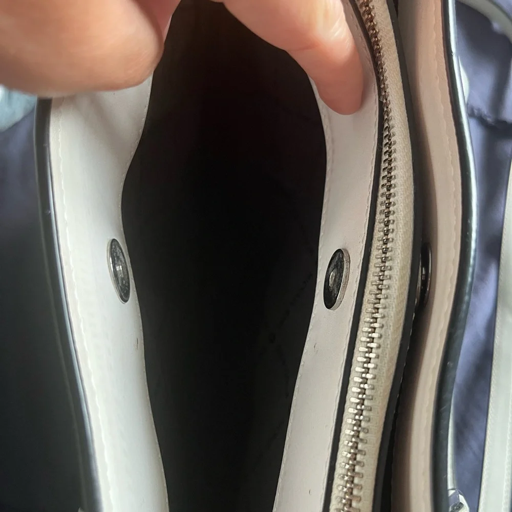 Black and greyish/whitish Michael kors hand bag. Marks shown in picture. - Picture 6 of 8